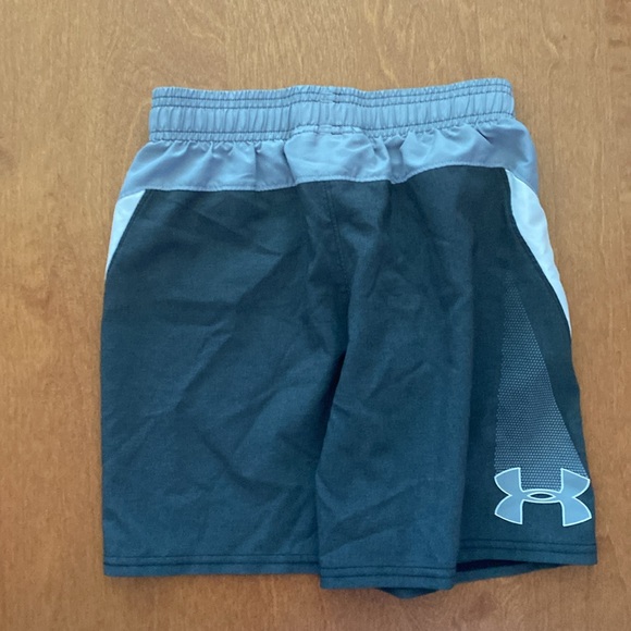 Under Armour Shorts for boys 6-8 years - Picture 3 of 4
